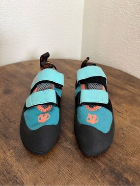 Evolv Elektra Blue Climbing Bouldering Shoes Women’s 4.5